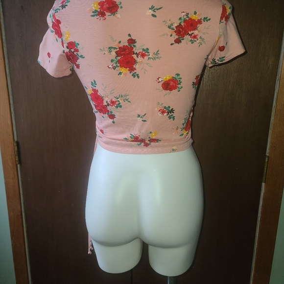 Two 2 crop tops - Picture 8 of 8